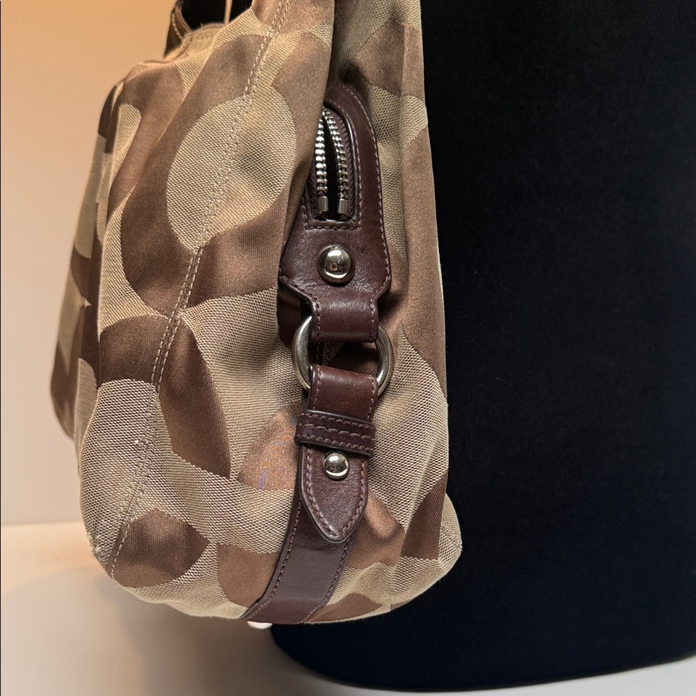 Coach Brown and Tan Signature Shoulder Bag - Picture 3 of 13